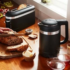 KitchenAid® KMT3115 2-Slice Long Slot Toaster With High-Lift Lever Onyx Black 5 KitchenAid® KMT3115 2-Slice Long Slot Toaster With High-Lift Lever Onyx Black -KitchenAid Shop unnamed file 782