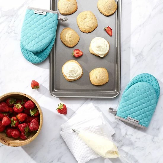 KitchenAid Asteroid Mini Oven Mitt 2-pk. Aqua 4 KitchenAid Asteroid Mini Oven Mitt 2-pk. Aqua - Image 2